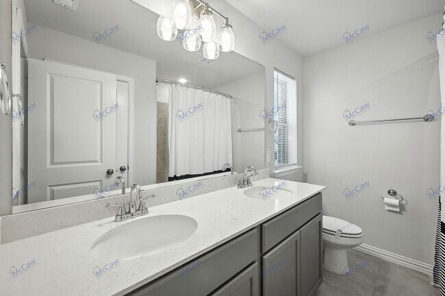 Building Photo - 700 Parkside Dr