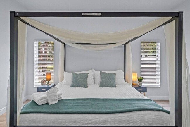 Building Photo - Chic Stylish Pool House newly renovated