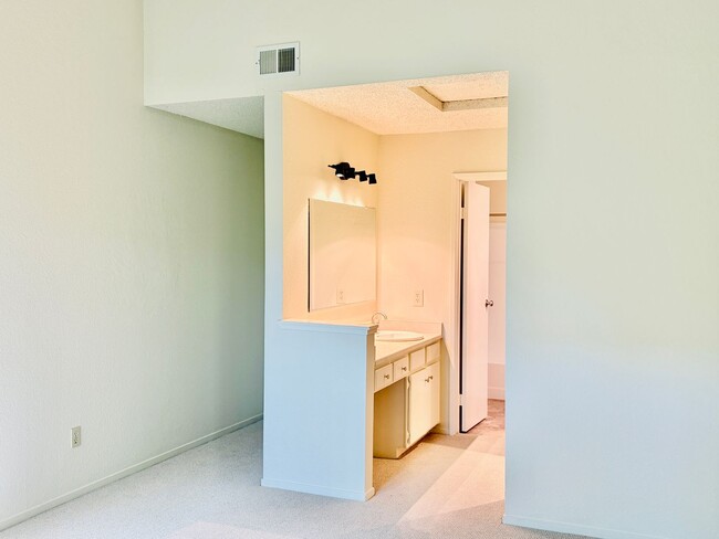 Building Photo - House like 2bed/1.5 Bath Condo with Spacious Corner Yard and 2 Car Garage