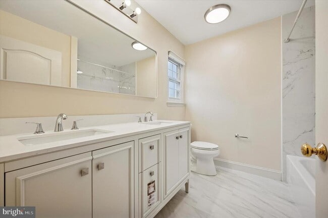 Building Photo - 5201 Plantation Ct