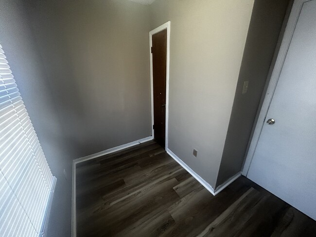 Building Photo - 276 Greenfield Dr