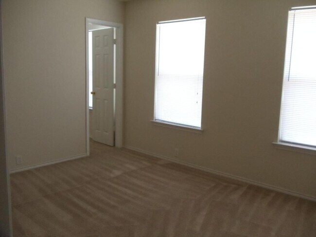 Building Photo - 1410 Cloyne Dr
