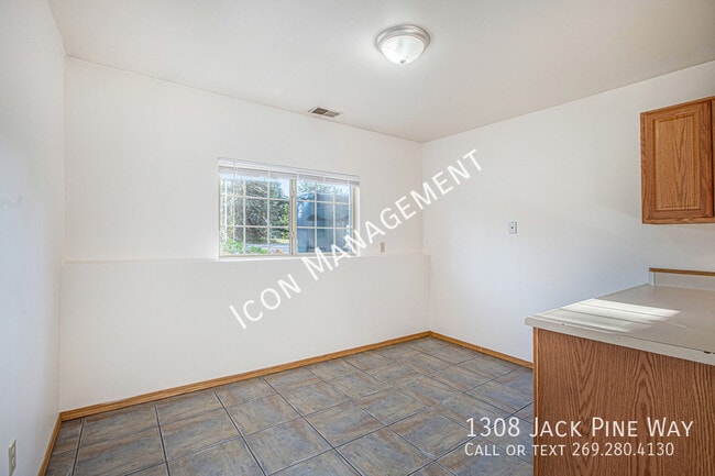 Building Photo - 1308 Jack Pine Way