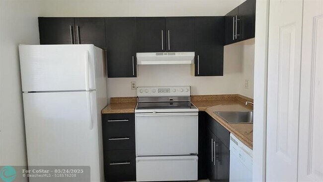 Building Photo - 3798 N University Dr