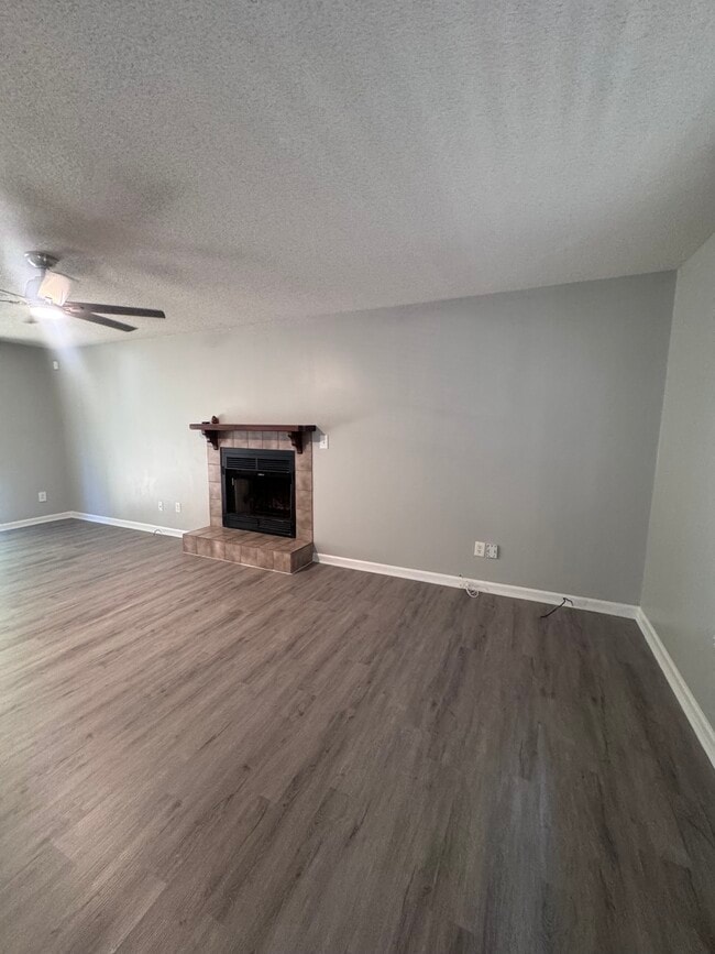 Building Photo - 4218 Queen Victoria Pl