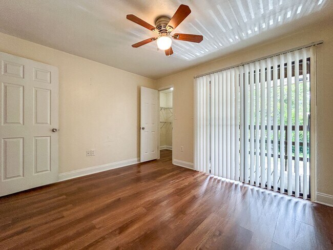 Building Photo - Beautiful 2/1.5 Townhome in Cedar Ridge-717A