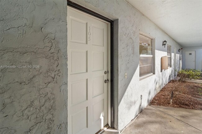 Building Photo - 4140 Woodside Dr