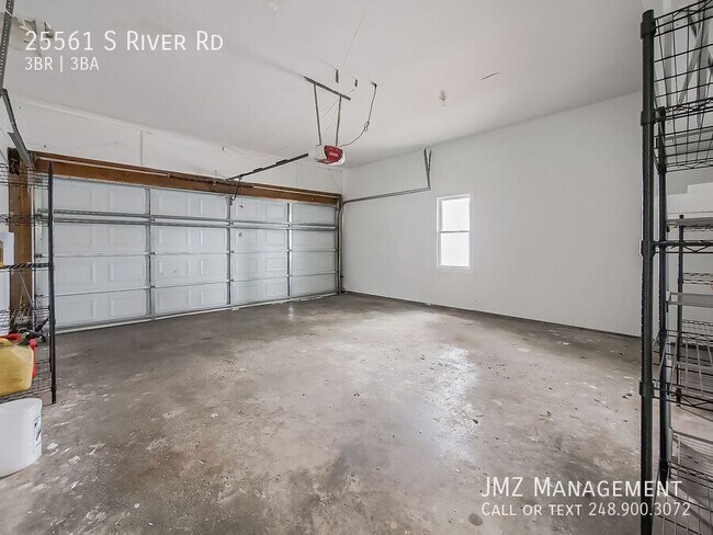 Building Photo - 25561 S River Rd