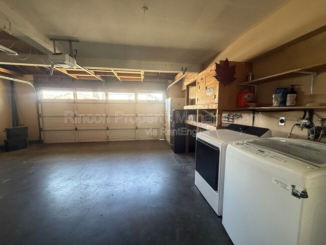 Building Photo - 1540 Pyramid Ave