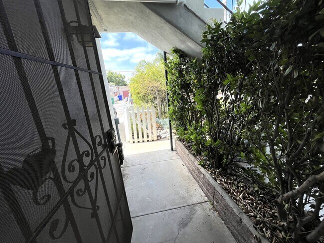 Building Photo - 1bd/1bth South Park Apartment with Plank F...