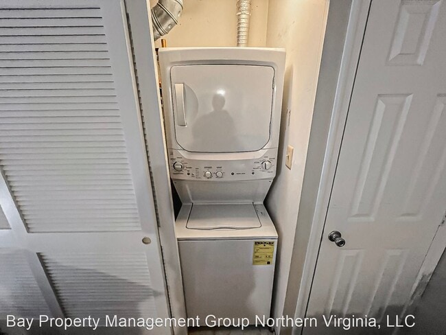 Building Photo - 2 br, 2 bath House - 6559 Grange Ln #402