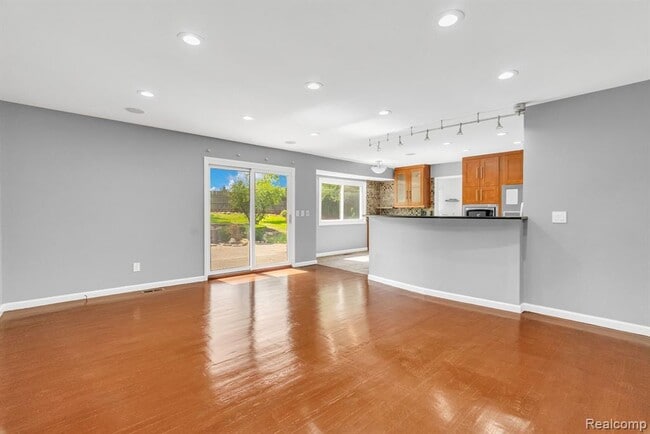 Building Photo - 36939 Heatherton Dr