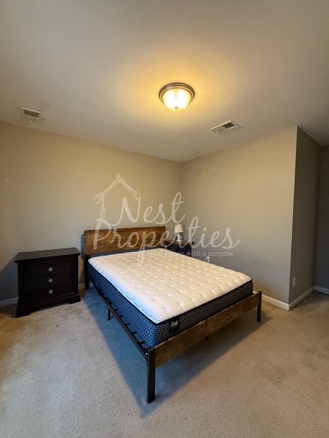 Building Photo - 613 Finnegan Ln