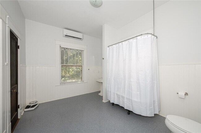 Building Photo - 206 S Sims Ave