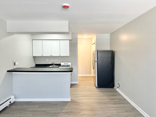 Building Photo - 1940 Mark Ave