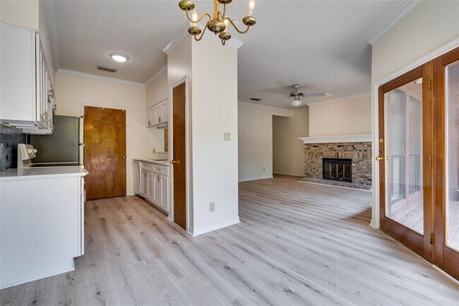 Building Photo - 1406 Windsor Rd