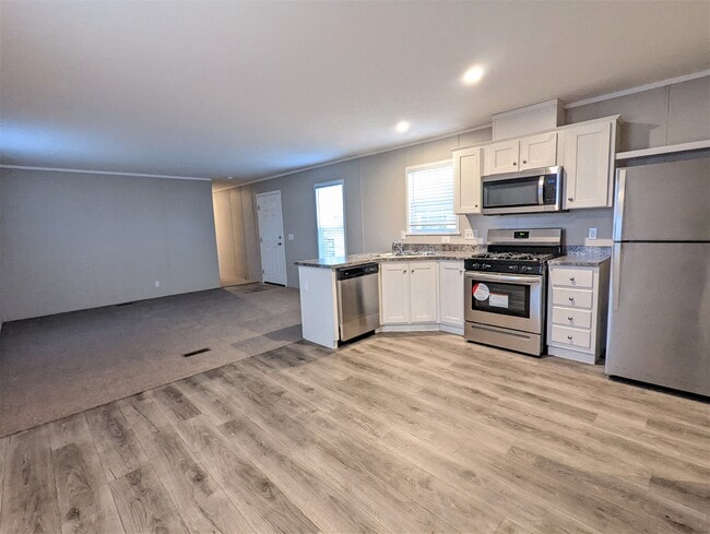 Building Photo - 677 Oregon St