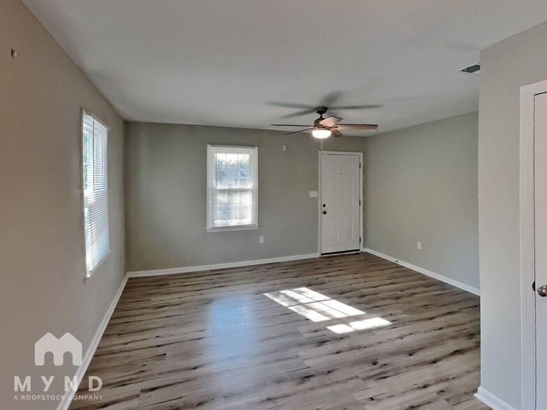 Building Photo - 3621 Firestone Dr