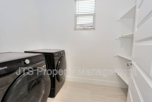 Building Photo - 4364 Greenshank Cir