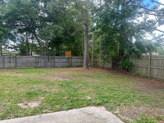 Building Photo - HUGE SPRING MOVE-IN SPECIAL AND RATE DROP ...