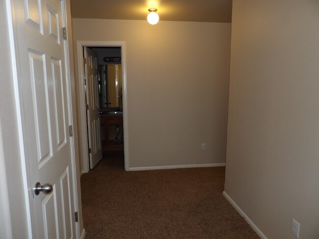 Building Photo - 802 Red Thistle View