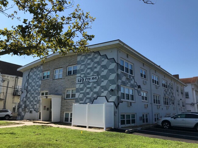Building Photo - 320 7th Ave