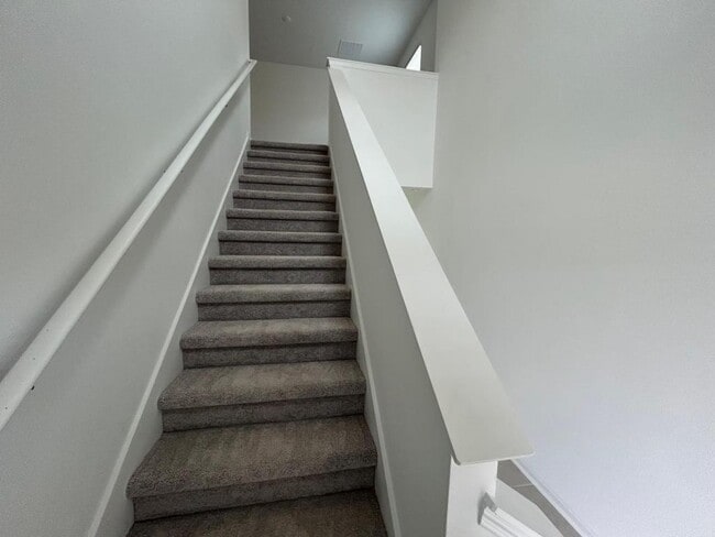 Building Photo - 5680 Portico Pl