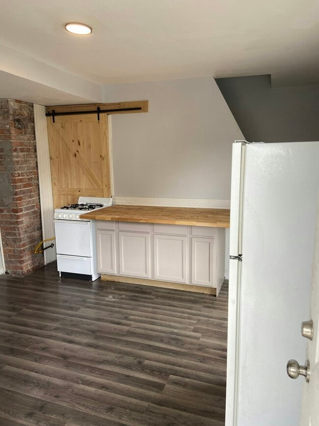 Building Photo - 180 Hayden Ave