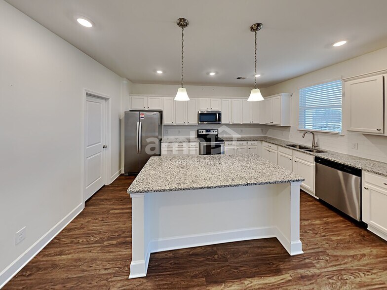 Building Photo - 4261 Longfellow Dr