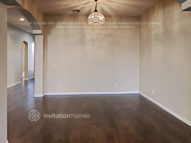 Building Photo - 7209 W Paradise Ln