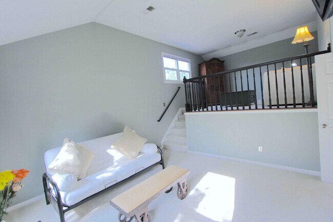 Building Photo - 5711 Chadwick Ln