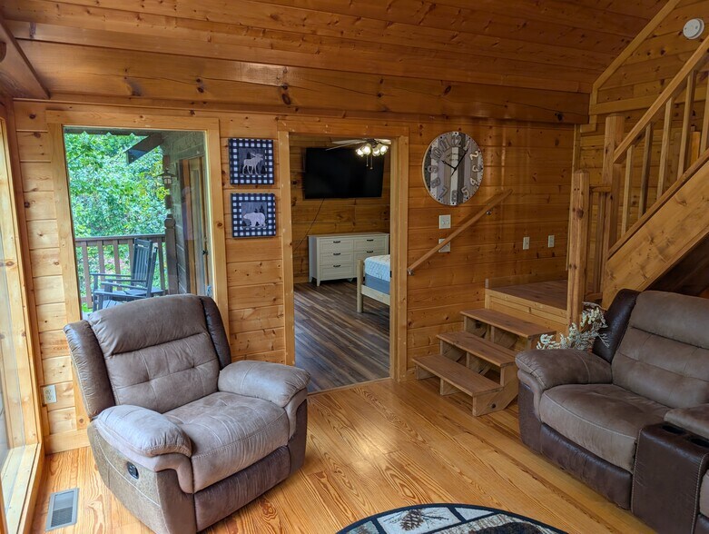 Building Photo - 2420 Sylvan Glen Way