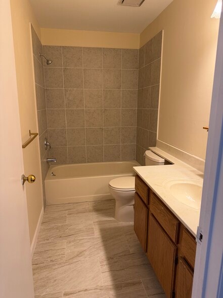 2nd bathroom - 5083 Beech Ct