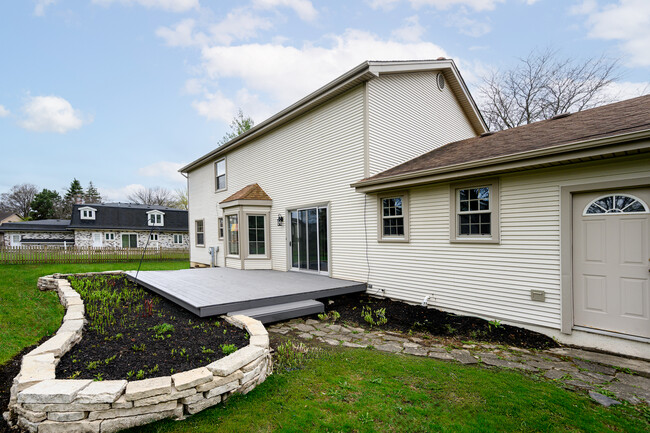 Building Photo - 1072 S Naper Blvd