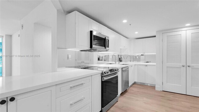 Building Photo - 555 NE 34th St