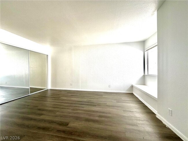 Building Photo - 1455 E Katie Ave