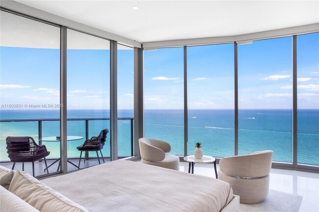 Building Photo - 15701 Collins Ave