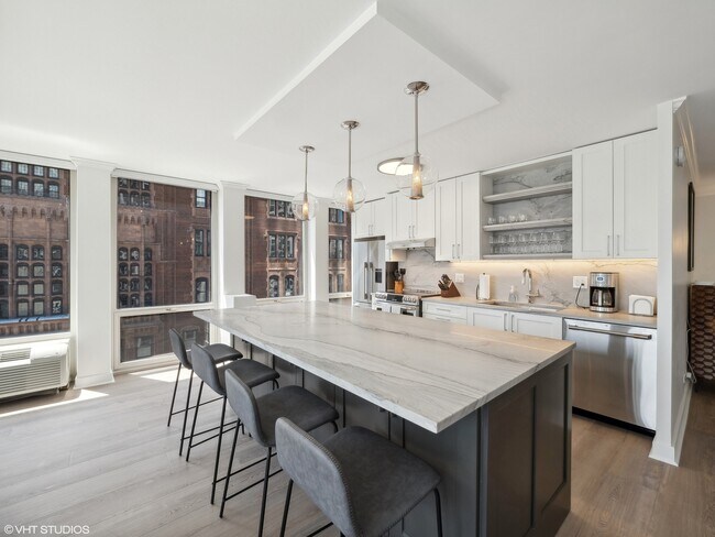 Building Photo - 111 E Chestnut St