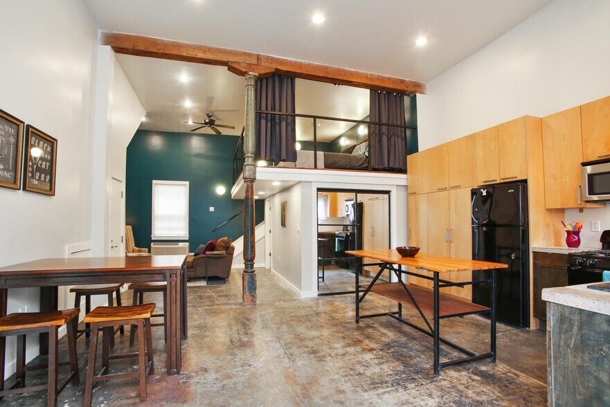 Primary Photo - 1245 Constance St