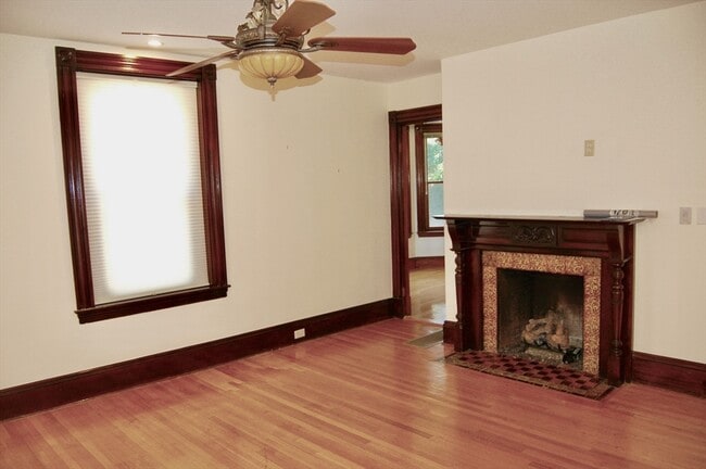 Building Photo - 16 Kent Square