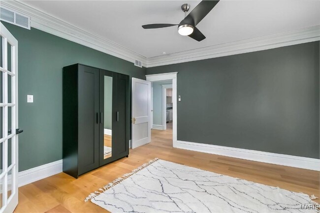 Building Photo - 4166 Russell Blvd