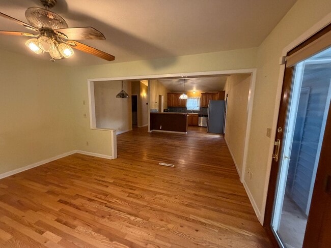 Building Photo - 2527 Delwood Ave