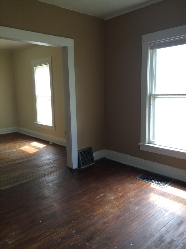 Building Photo - 203 Cutler St