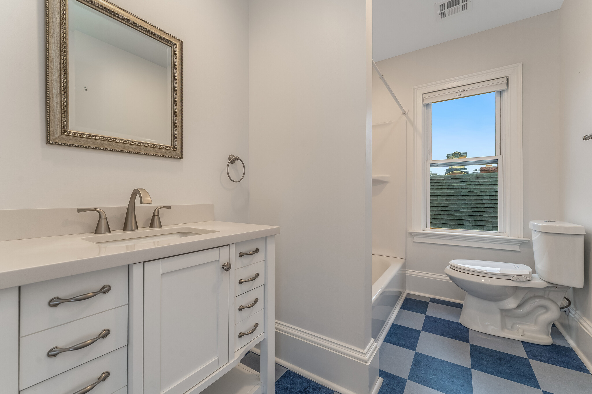 Building Photo - 16 Main St