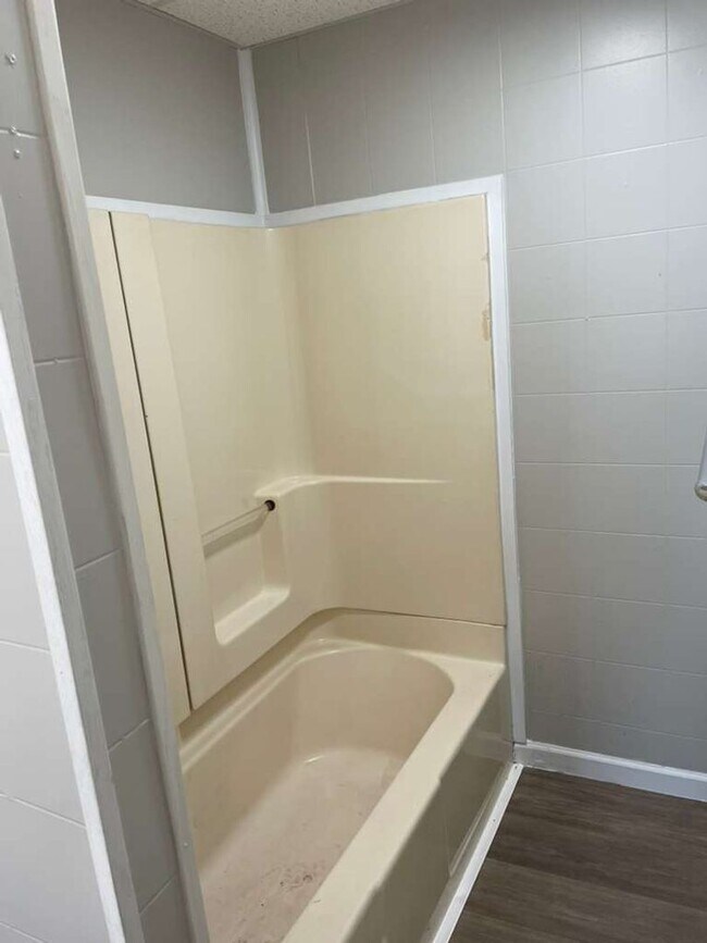 Building Photo - 315 10th St