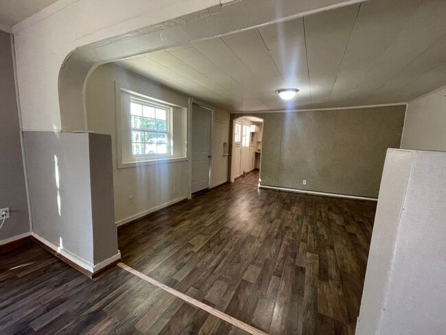 Building Photo - 601 N Fawn St