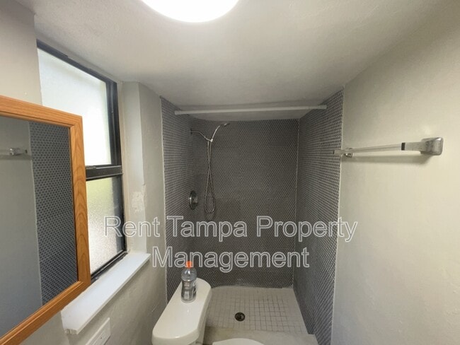 Building Photo - 1026 1/2 19th St S Apt A