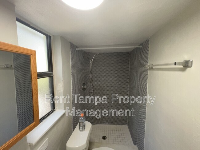 Building Photo - 1026 1/2 19th St S Apt A