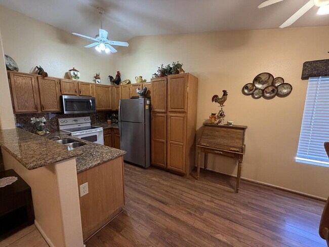 Building Photo - 6761 S Oakmont Dr