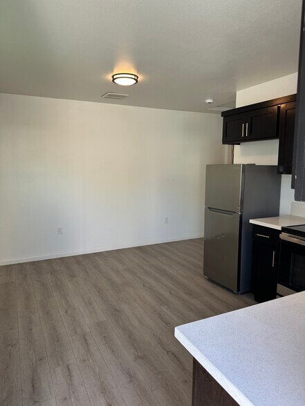 Building Photo - 1351 E 41st Pl